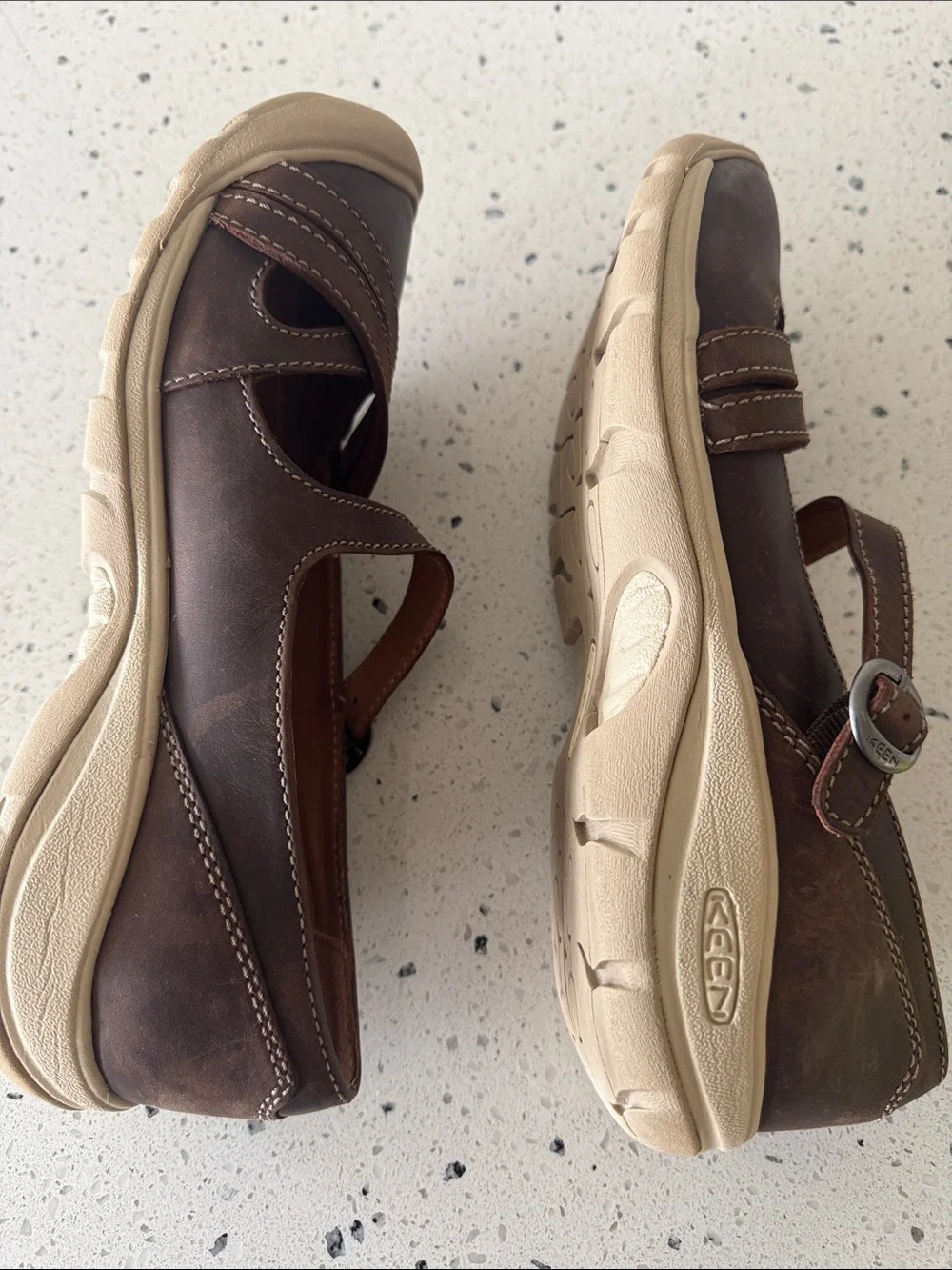 KEEN Women's Presidio II Cross Strap Dark Earth Oiled Leather Casual Size 9 EUC